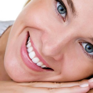 Four Tips to Follow While Choosing a Cosmetic Dentist